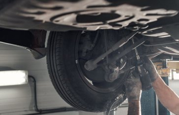 How to Inspect Failed Suspension Struts of Land Rover