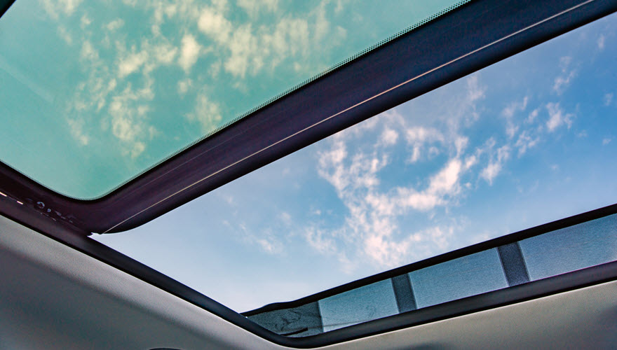 Top Repair Shop in Redwood City for Fixing Your Land Rover’s Leaky Sunroof